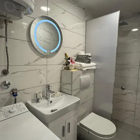 Moon Downtown 5 Minutes Walk Around Everything Important *