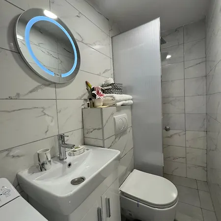 Moon Downtown 5 Minutes Walk Around Everything Important דירה *