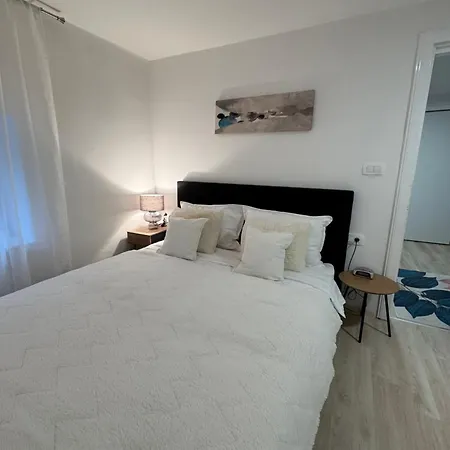 Moon Downtown 5 Minutes Walk Around Everything Important شقة *