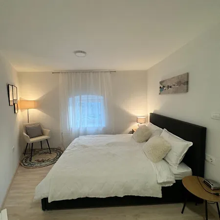 Moon Downtown 5 Minutes Walk Around Everything Important דירה *